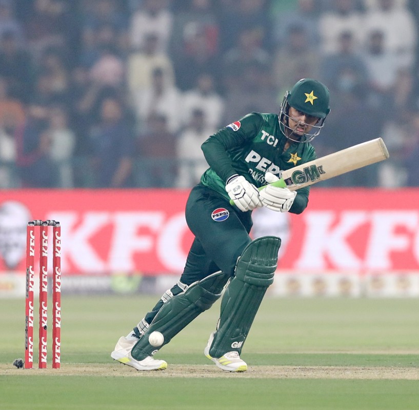 Pakistan hand South Africa a crushing nine-wicket defeat in the second T20I to level the series 1-1